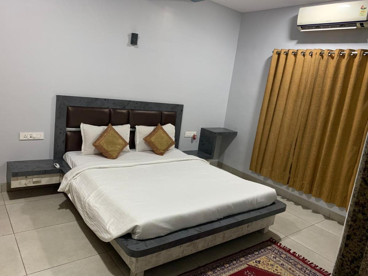 Ruturaj Inn Alibag Bagian luar foto