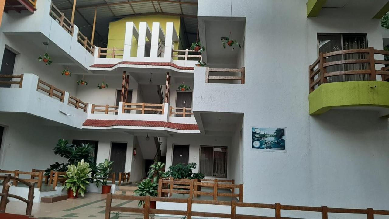 Ruturaj Inn Alibag Bagian luar foto
