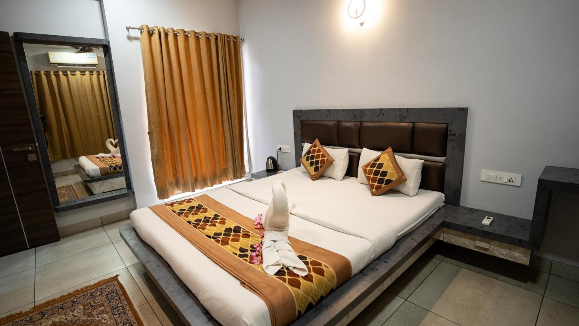 Ruturaj Inn Alibag Bagian luar foto