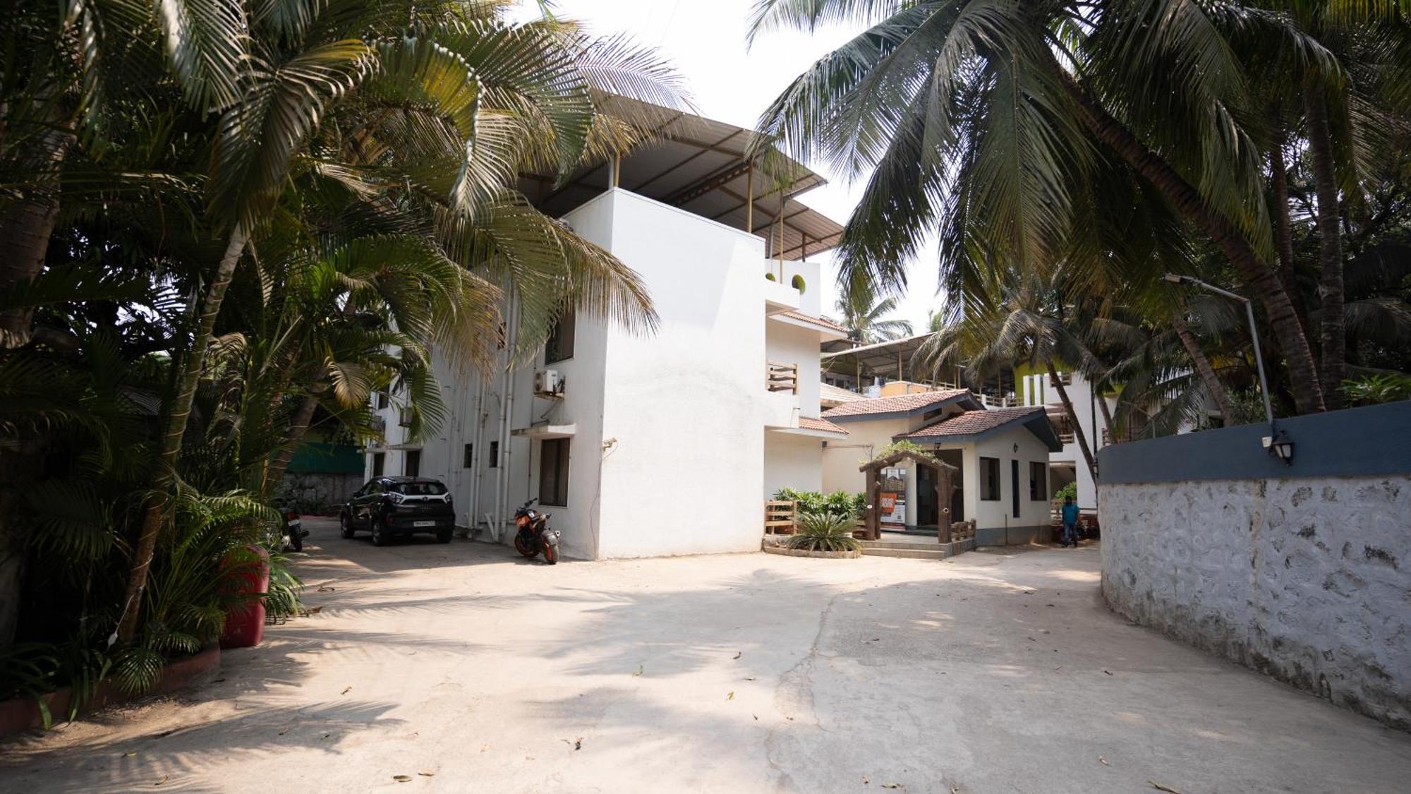 Ruturaj Inn Alibag Bagian luar foto