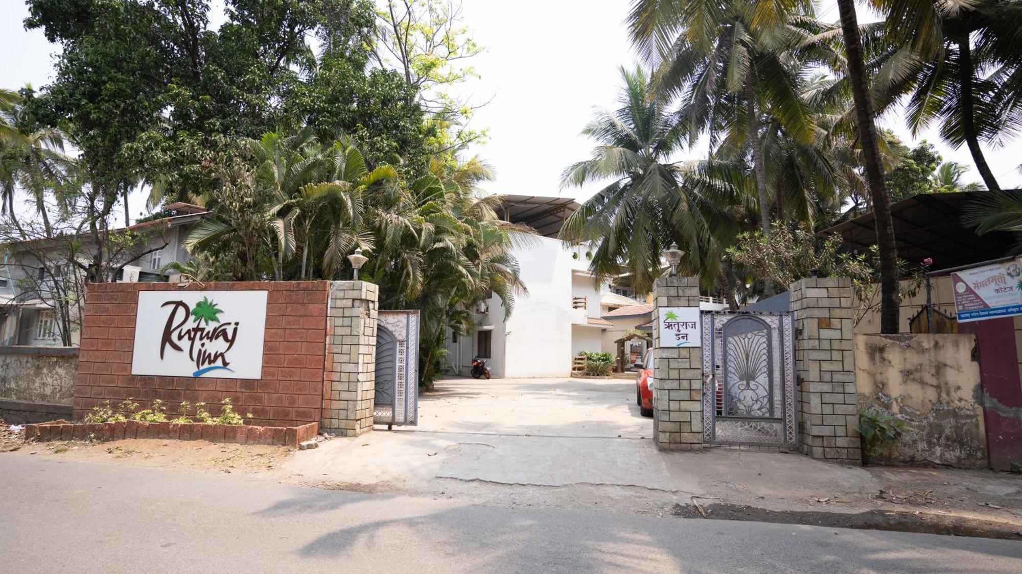 Ruturaj Inn Alibag Bagian luar foto